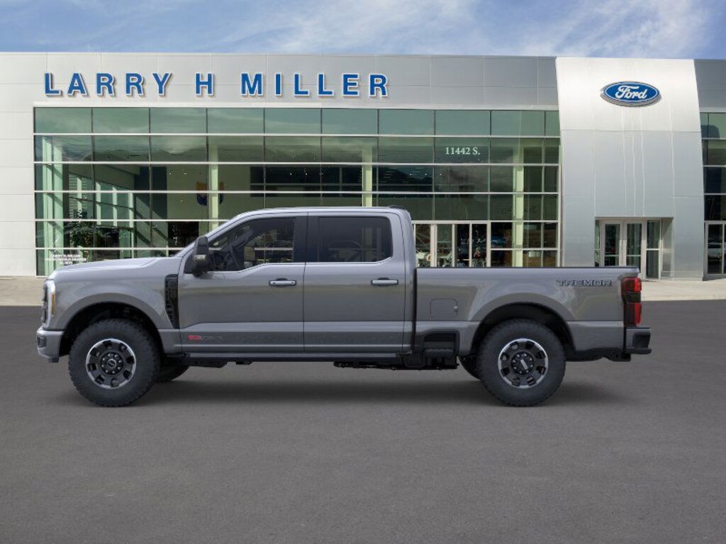 New 2026 Ford Super Duty F-350 SRW Platinum 4WD Crew Cab 6-3/4' Box V8 Engine