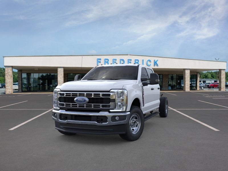 2026 Ford Super Duty F-350 SRW Chassis Cab F-350 XL 4WD Crew Cab 179 WB 60 CA