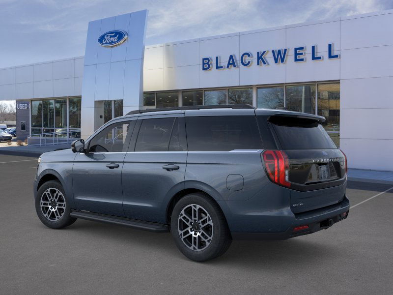 2025 Ford Expedition photo 2