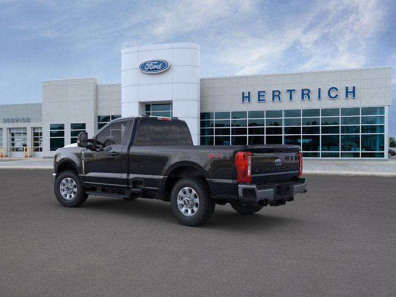 2025 Ford F-350 XLT photo 4