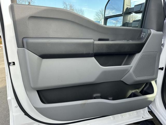 2024 Ford F-550 Super Duty Chassis Cab XL - Photo 28