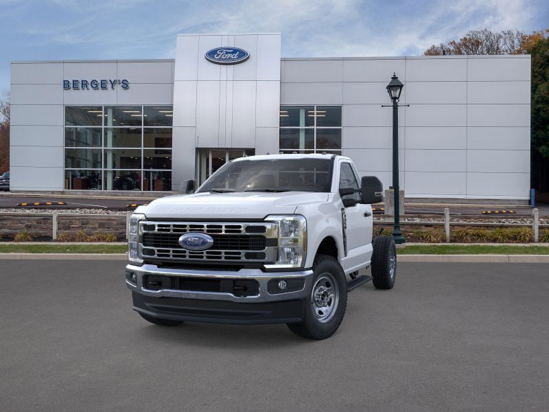 2025 Ford F-350 Super Duty Chassis Cab XLT - Photo 34