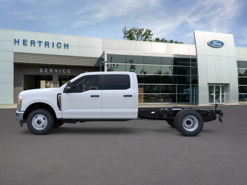2025 Ford Super Duty F-350 DRW F-350 XL Truck Crew Cab 2025 Ford Super Duty F-350 DRW F-350 XL Truck Crew Cab