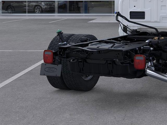 2025 Ford F-550 Super Duty Chassis Cab XL - Photo 43
