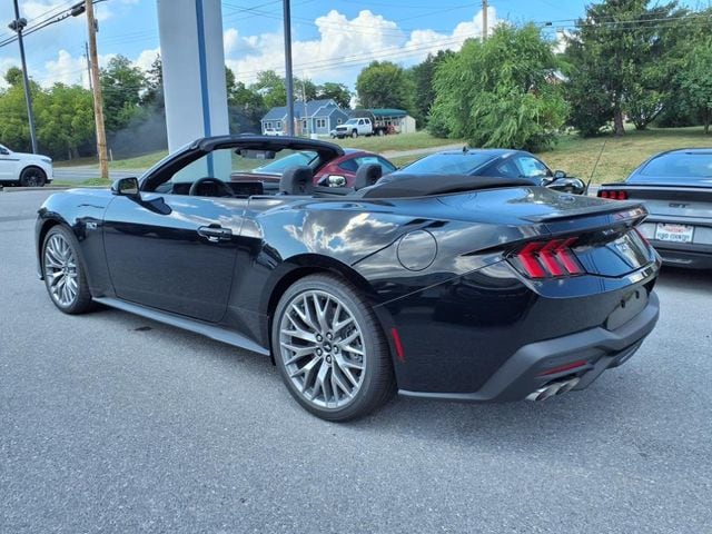2025 Ford Mustang GT Premium Convertible - Photo 16