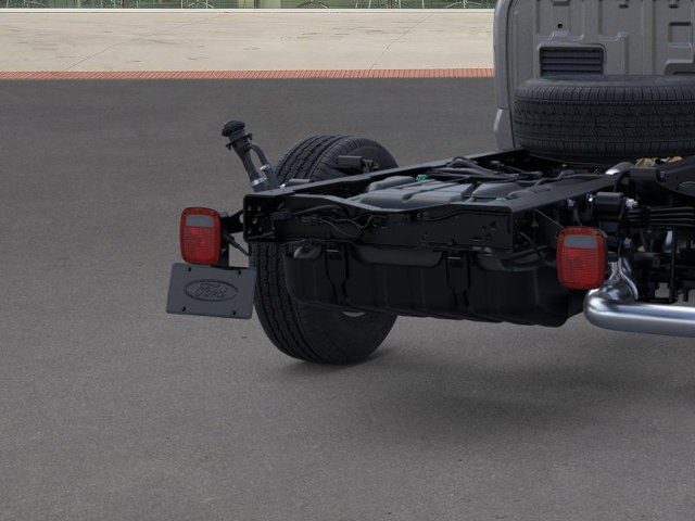 2025 Ford F-350 Super Duty Chassis Cab XLT - Photo 43