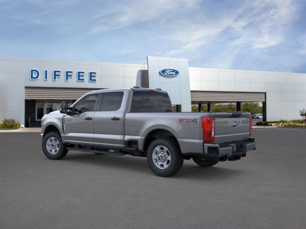 New 2026 Ford Super Duty F-350 XLT Truck Crew Cab