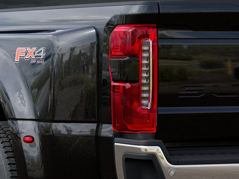 2027 Ford Super Duty F-450&reg; Lariat&reg; Truck Crew Cab
