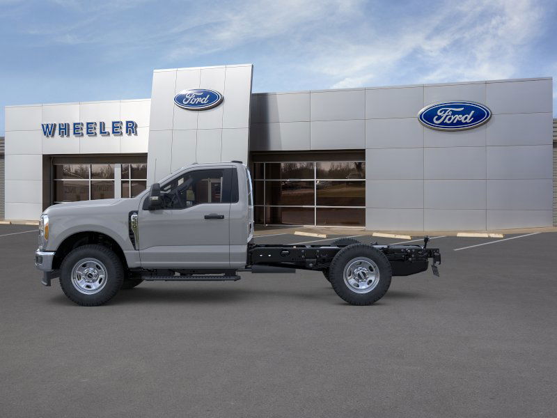 2025 Ford F-350 photo 3