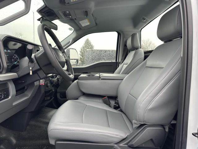 2024 Ford F-450 Super Duty Chassis Cab XL - Photo 29