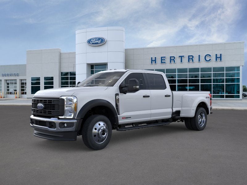 2026 Ford F-450 Super Duty XL's photo