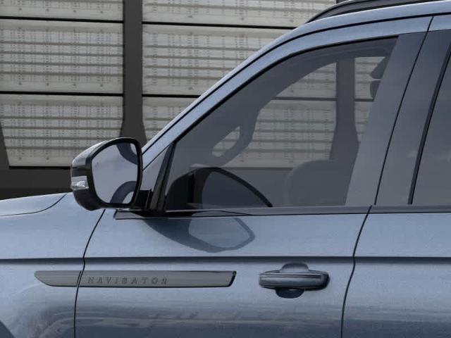 Thumbnail: 2025 Lincoln Navigator L - 43