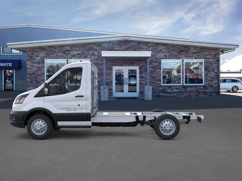 2025 Ford Transit Cutaway Base - Photo 24