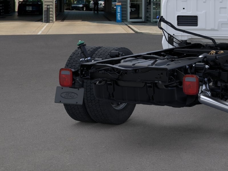 2025 Ford F-450 Super Duty Chassis Cab XL - Photo 38