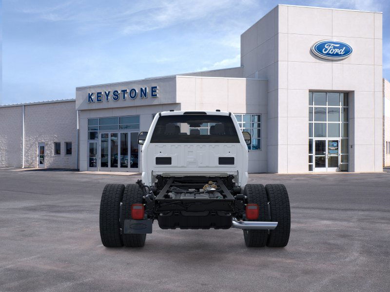 2025 Ford F-550 photo 5