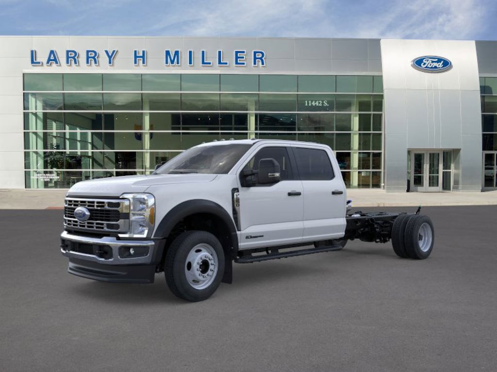 New 2026 Ford Super Duty F-550 DRW XL 4WD Crew Cab 203" WB 84" CA V8 Engine