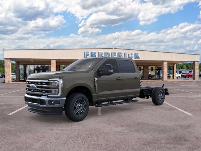 2026 Ford Super Duty F-350 SRW Chassis Cab F-350&reg; Lariat&reg; 4WD Crew Cab 179 WB 60 CA