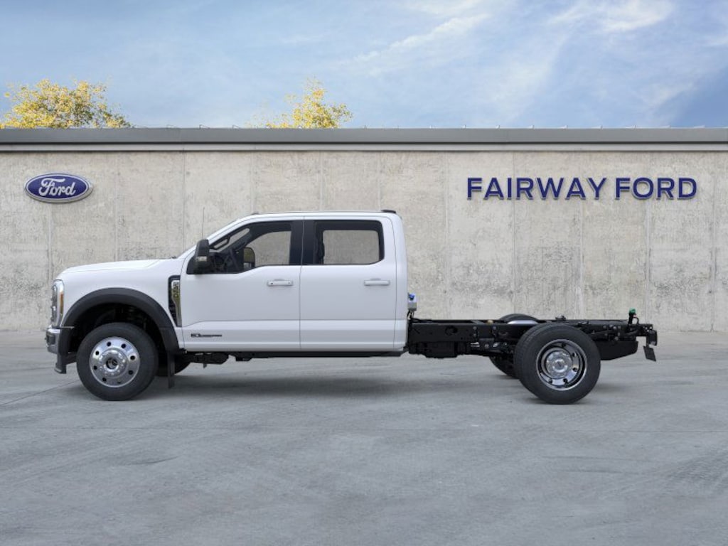 New 2025 Ford Super Duty F-450 DRW LARIAT 4WD CREW