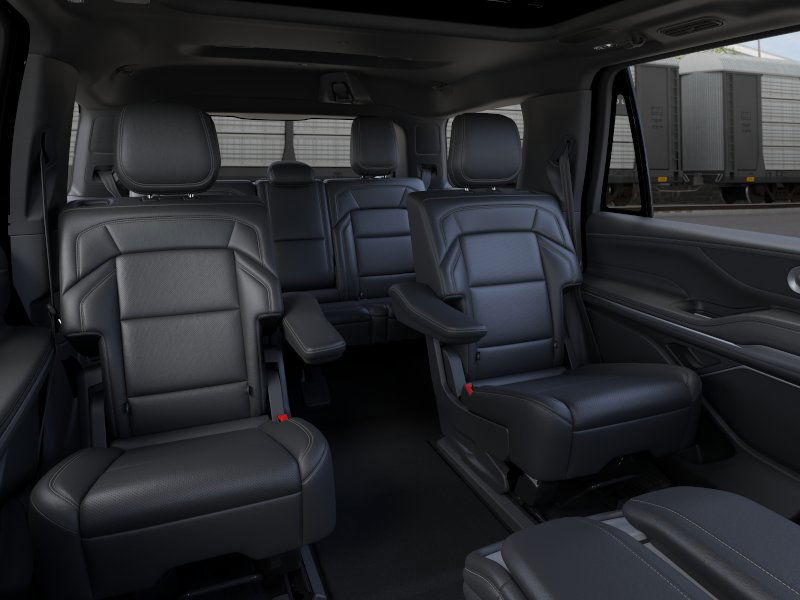 Thumbnail: 2025 Lincoln Navigator - 19