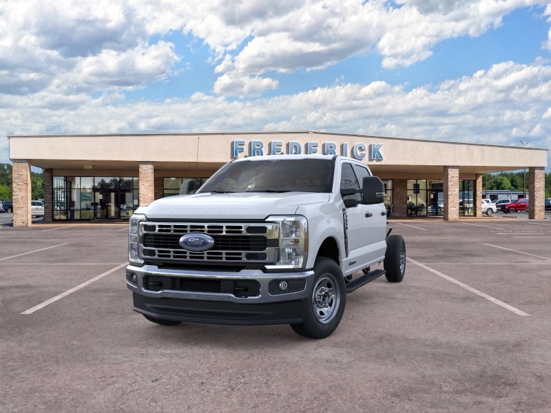 2026 Ford Super Duty F-350 SRW Chassis Cab F-350&reg; XL 4WD Crew Cab 179 WB 60 CA