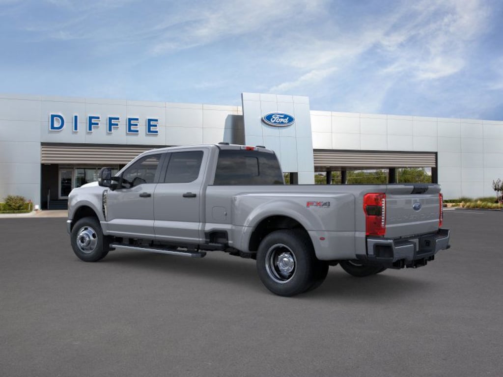 New 2026 Ford Super Duty F-350 XLT Truck Crew Cab
