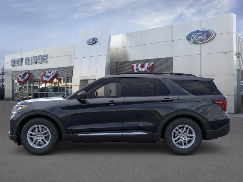 2025 Ford Explorer photo 2