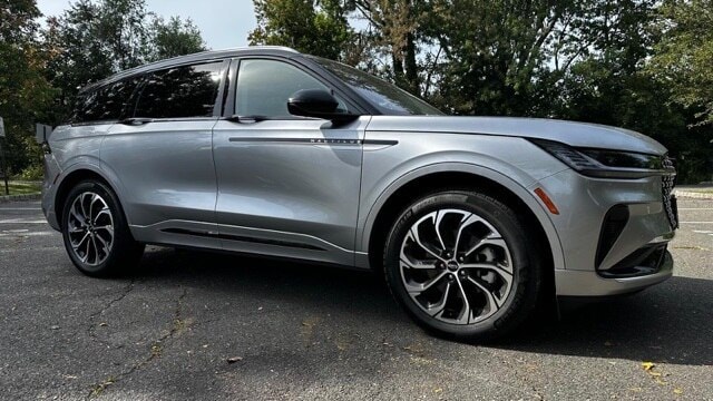 2025 Lincoln Nautilus Reserve's photo