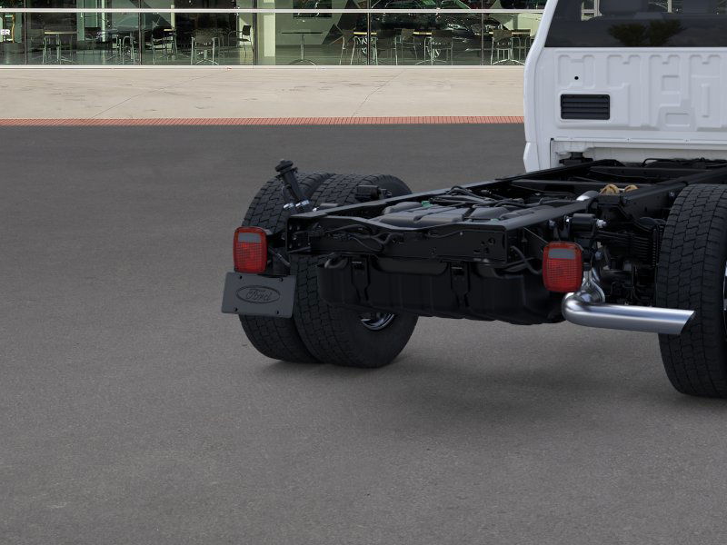 2025 Ford F-550 Super Duty Chassis Cab XLT - Photo 43