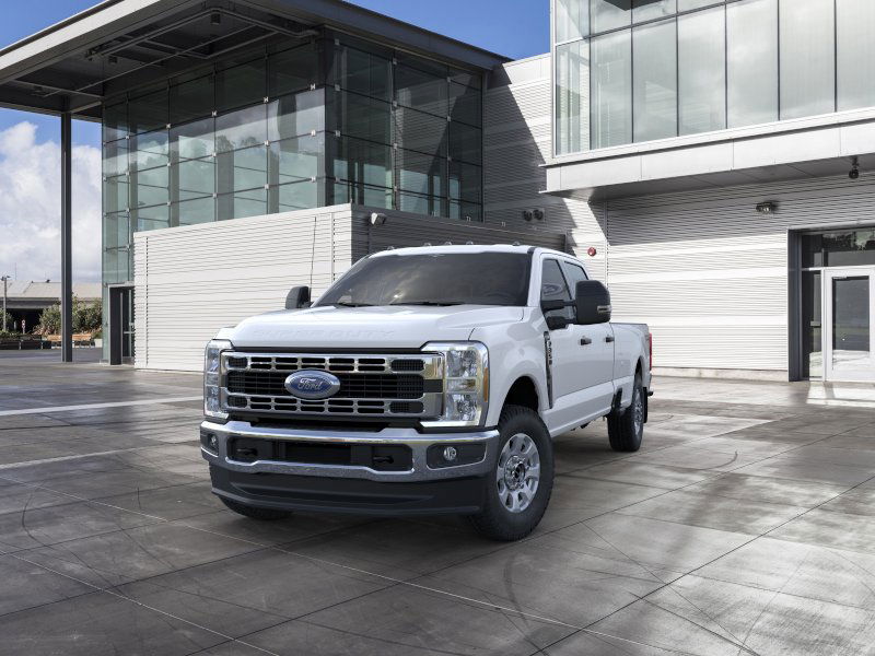 2025 Ford F-350 XLT photo 2