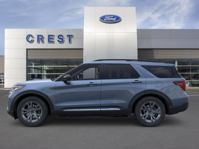 2025 Ford Explorer photo 2
