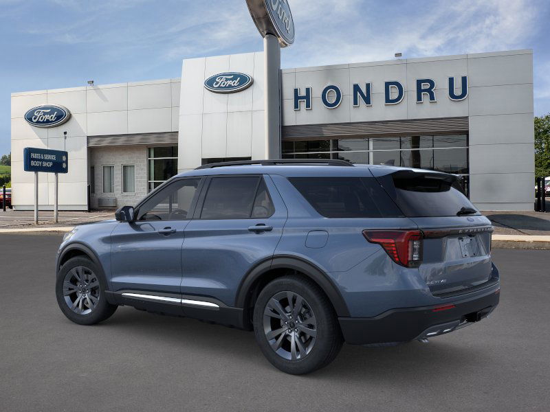 2025 Ford Explorer photo 2