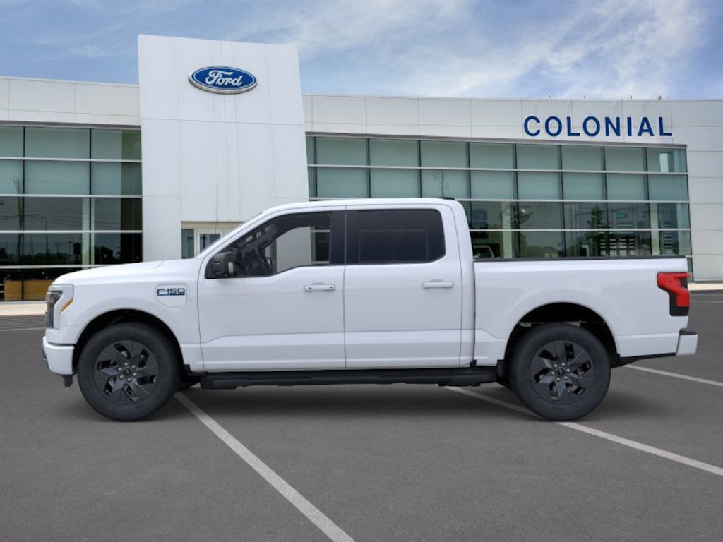 New 2025 Ford F-150 Lightning Flash 4WD Supercrew 5.5 Box Truck SuperCrew Cab