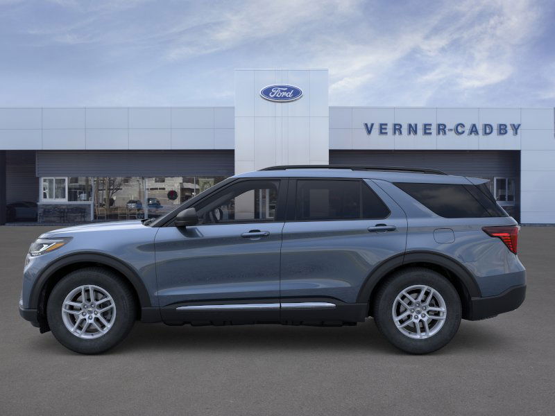 2025 Ford Explorer photo 2