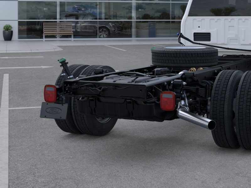 2025 Ford F-450 Super Duty Chassis Cab XL - Photo 31