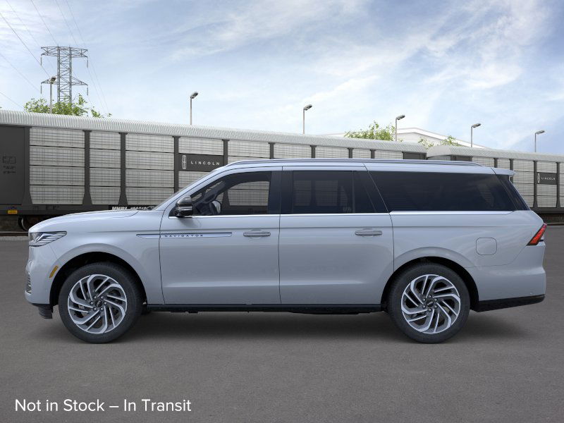 Thumbnail: 2025 Lincoln Navigator L - 11