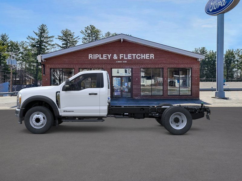 2025 Ford F-600 photo 3