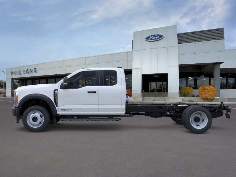 2026 Ford F-550 photo 3