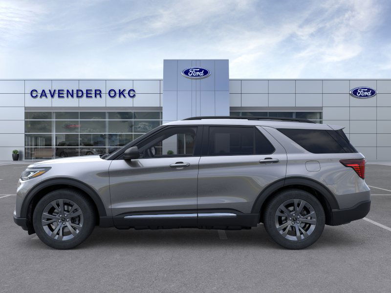 2025 Ford Explorer photo 2