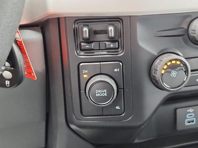 2025 Ford F-450 Super Duty Chassis Cab XL - Photo 35