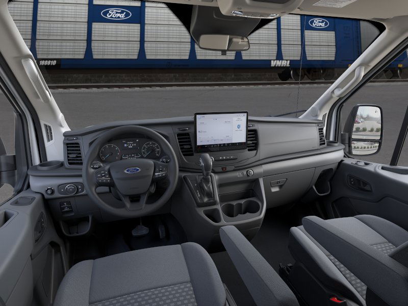 2025 Ford Econoline E-350 9