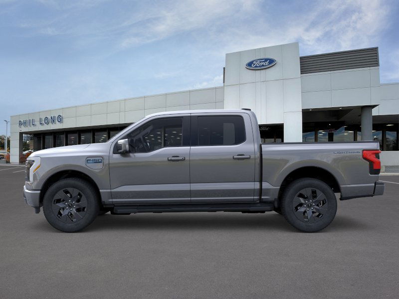 2025 Ford F-150 Lightning Lariat photo 2