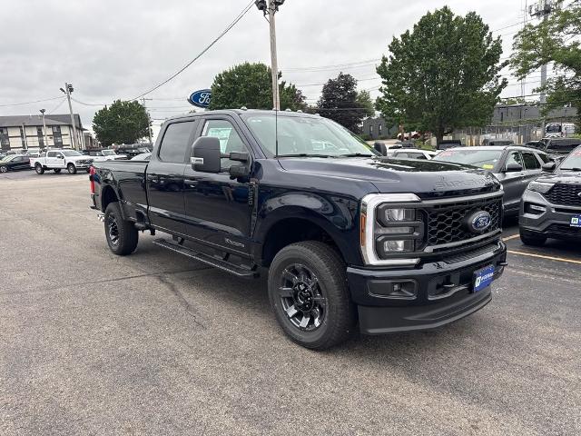 2025 Ford F-250 photo 2