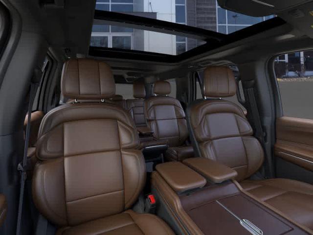 Thumbnail: 2025 Lincoln Navigator L - 33