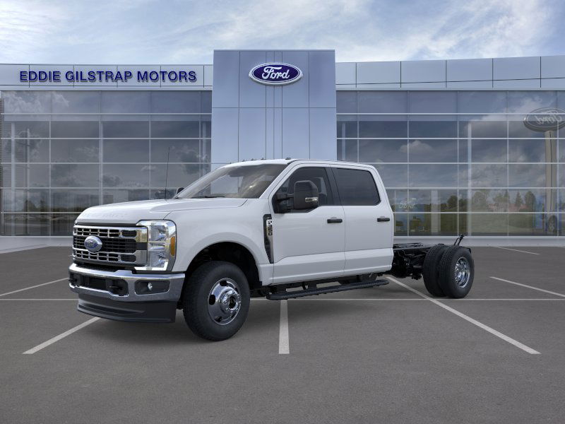 2026 Ford F-350 Super Duty Chassis Cab XLT's photo