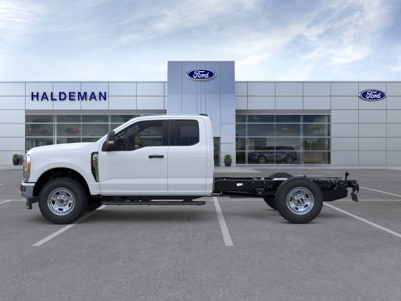 2025 Ford F-350 photo 2