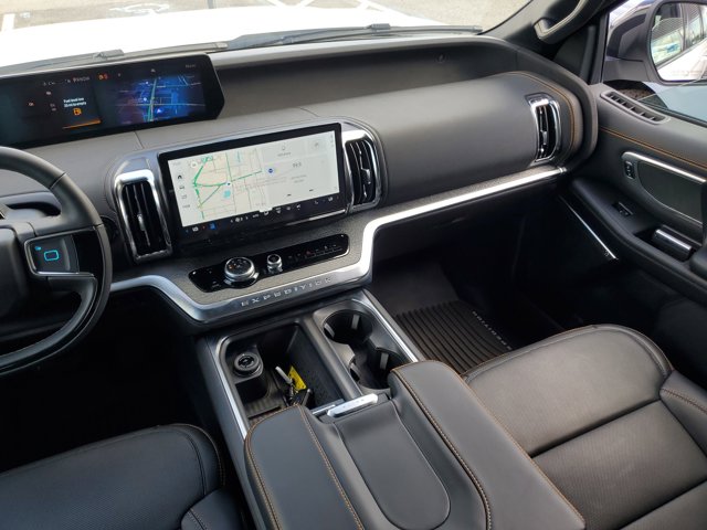 2025 Ford Expedition photo 11