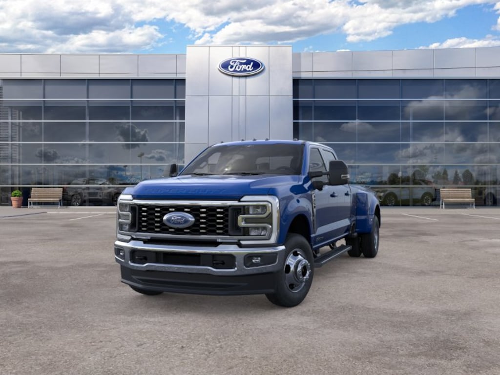 New 2026 Ford F-350 F-350® Lariat® Truck Crew Cab