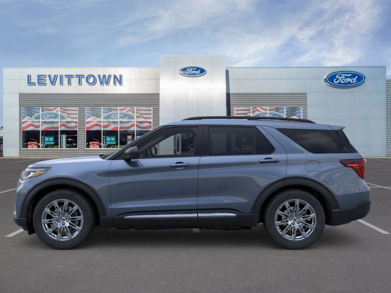 2025 Ford Explorer photo 2
