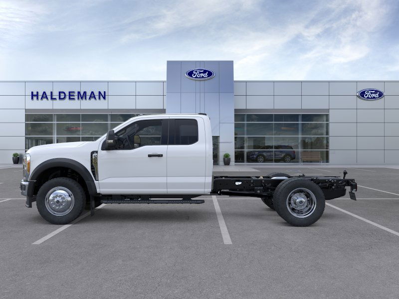 2025 Ford F-450 photo 2