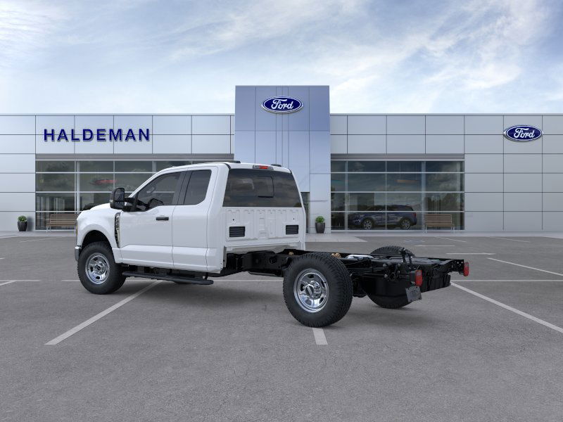 2025 Ford F-350 photo 3